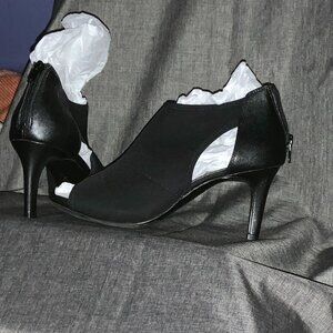 🎉LifeStride Soft System FabFlex Black Peep-Toe Bootie Heels - Size 9
